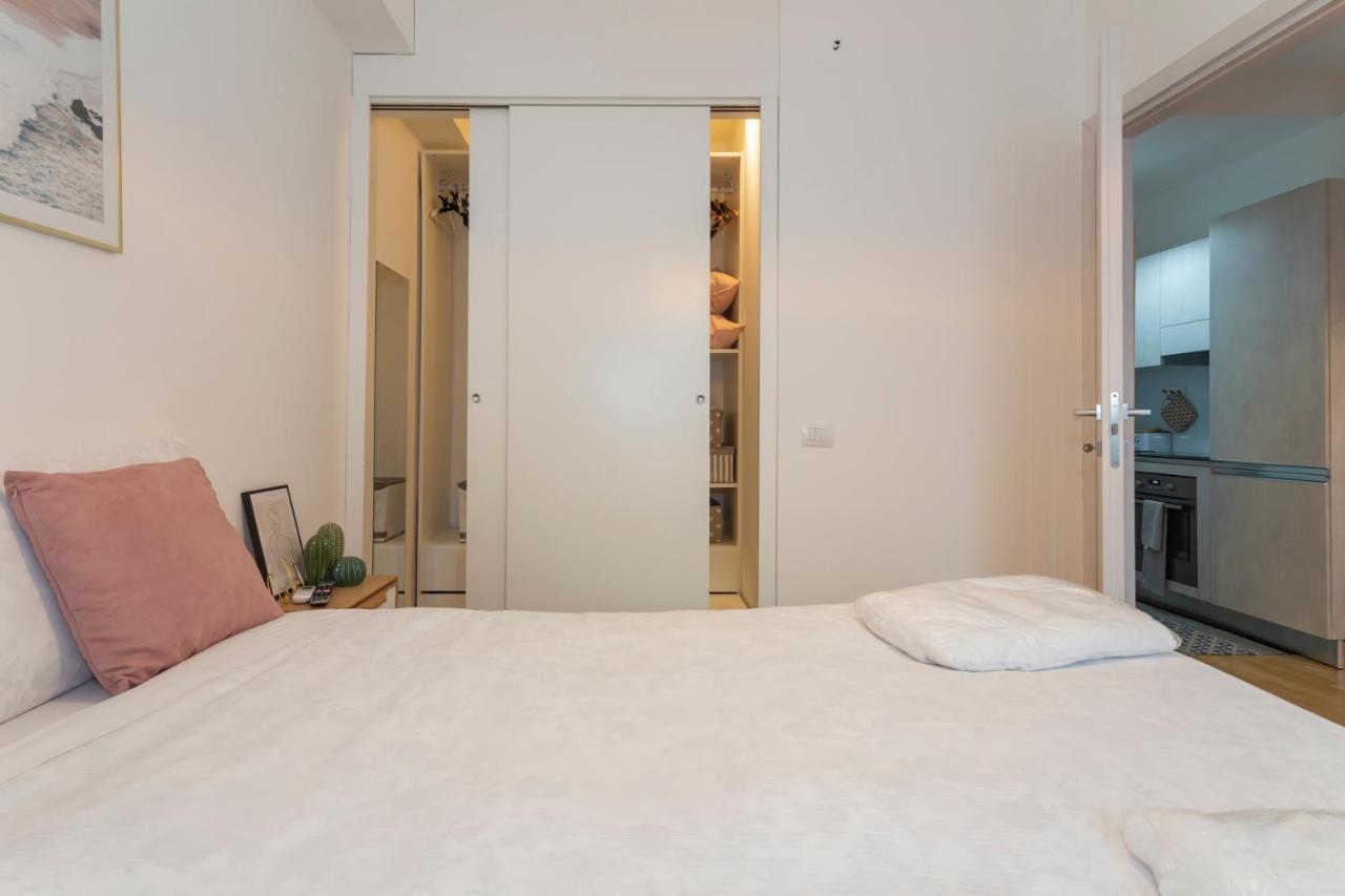 Comodo Appartamento Vicino A Stazione Centrale - Brianza Master Guest Milan Exterior photo